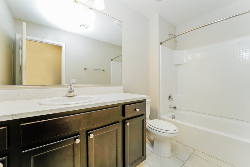 1,800/Mo, 7621 W Valencia Rd Tucson, AZ 85757 Bathroom View