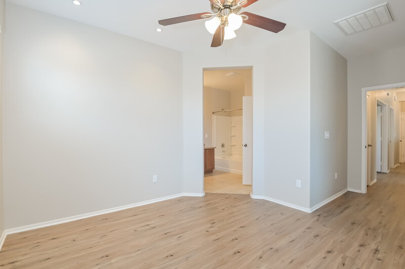 2,030/Mo, 12068 W Makenna Ln Marana, AZ 85653 Main Bathroom View 2