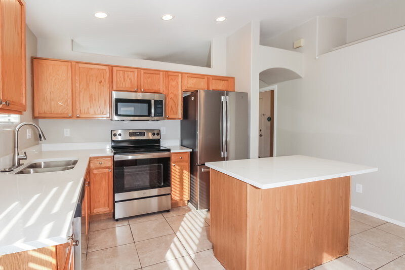 1,980/Mo, 8523 N Cantora Way Tucson, AZ 85743 Kitchen View 2