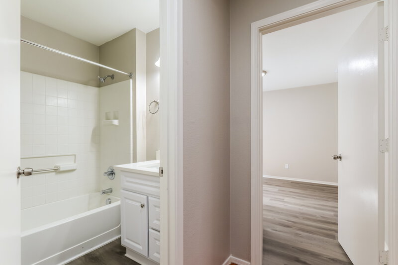 2,225/Mo, 7356 S Messala Ct Tucson, AZ 85746 Bathroom View