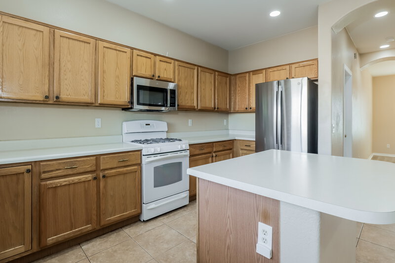 1,825/Mo, 15007 S Camino Rio Puerco Sahuarita, AZ 85629 Kitchen View 2