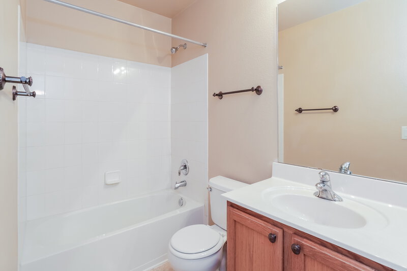 1,825/Mo, 15007 S Camino Rio Puerco Sahuarita, AZ 85629 Bathroom View