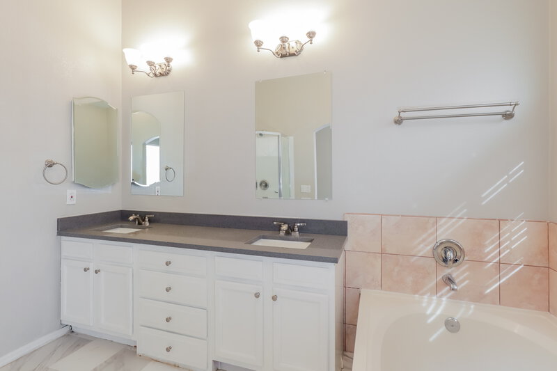 1,755/Mo, 10132 E Paseo San Bernardo Tucson, AZ 85747 Main Bathroom View