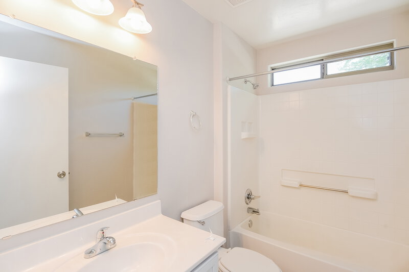 2,055/Mo, 3530 S Desert Promenade Rd Tucson, AZ 85735 Bathroom View