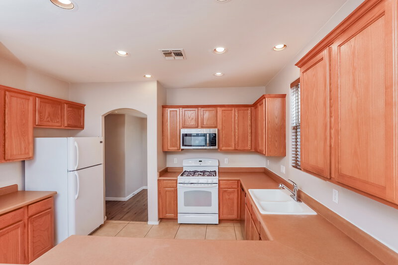 1,990/Mo, 462 E Calle de Ocaso Sahuarita, AZ 85629 Kitchen View