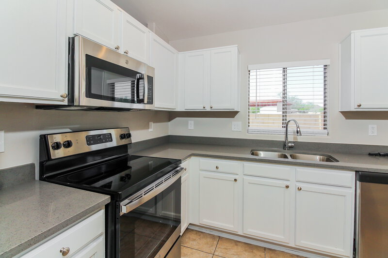 1,850/Mo, 4334 S Paseo Rio Bravo Tucson, AZ 85714 Kitchen View 2