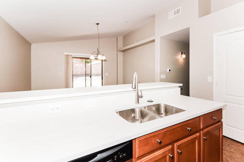 1,920/Mo, 6791 W Brightwater Way Tucson, AZ 85757 Kitchen View 2