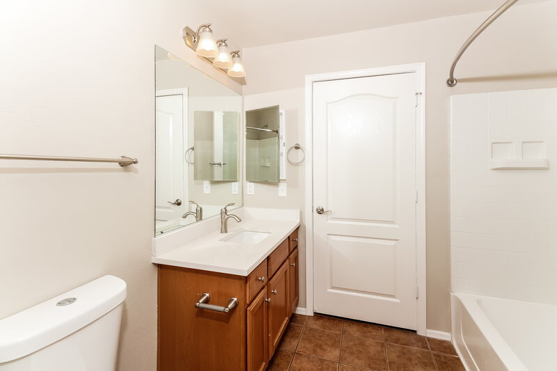 1,920/Mo, 6791 W Brightwater Way Tucson, AZ 85757 Bathroom View