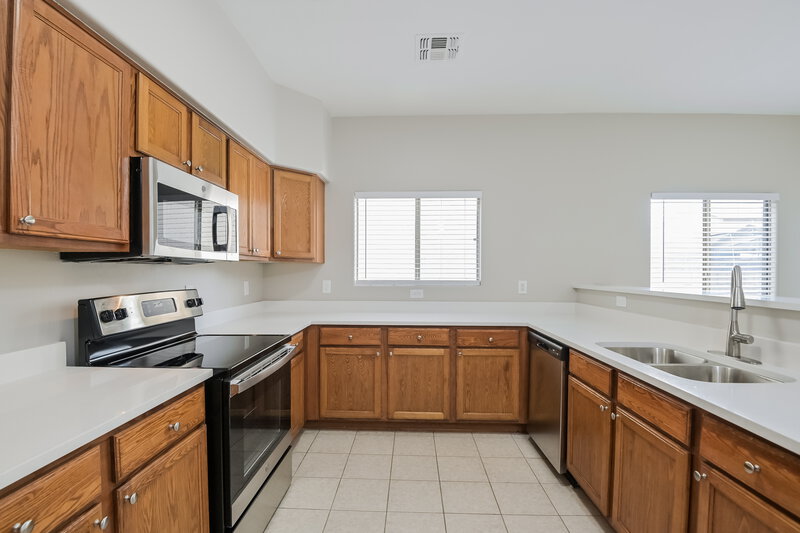 1,635/Mo, 3562 E Felix Blvd Tucson, AZ 85706 Kitchen View 2