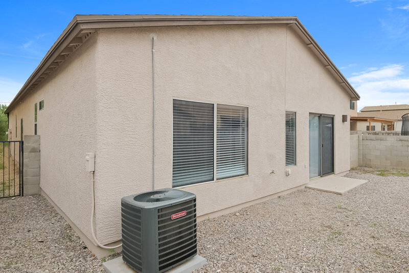 1,635/Mo, 3562 E Felix Blvd Tucson, AZ 85706 Rear View