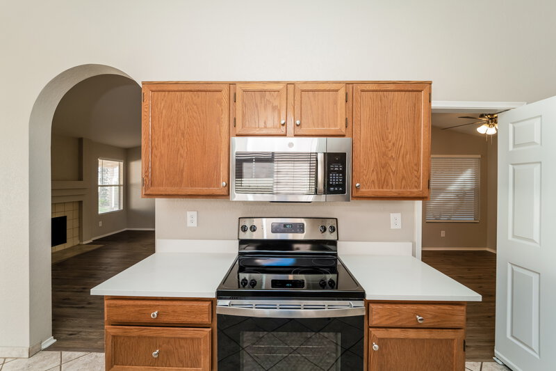 2,070/Mo, 3674 W Thundercloud Loop Tucson, AZ 85742 Kitchen View 3