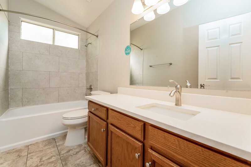 2,070/Mo, 3674 W Thundercloud Loop Tucson, AZ 85742 Bathroom View