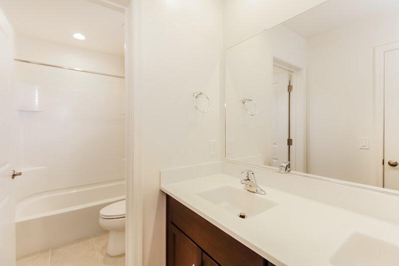 2,040/Mo, 13121 N Loralei Drive Marana, AZ 85653 Bathroom View