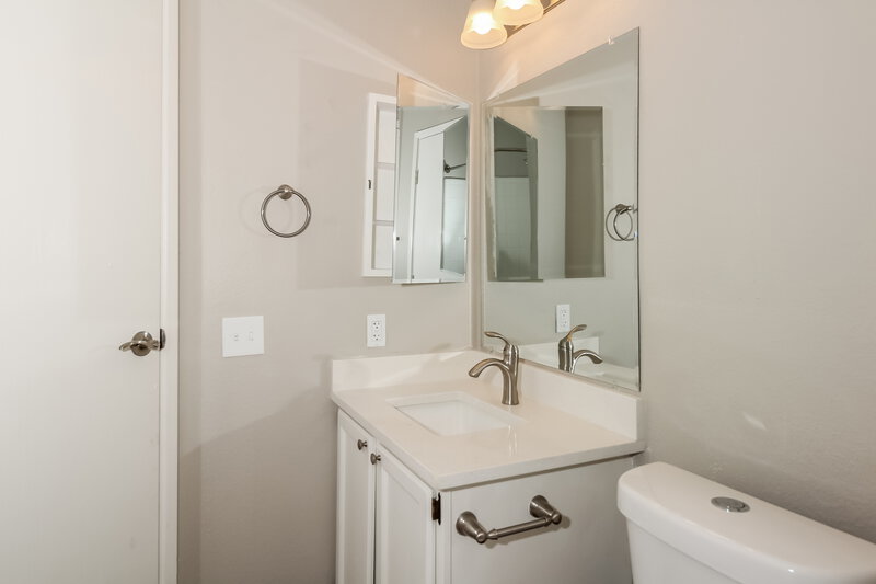 1,960/Mo, 3054 W Artebella Way Tucson, AZ 85742 Main Bathroom View