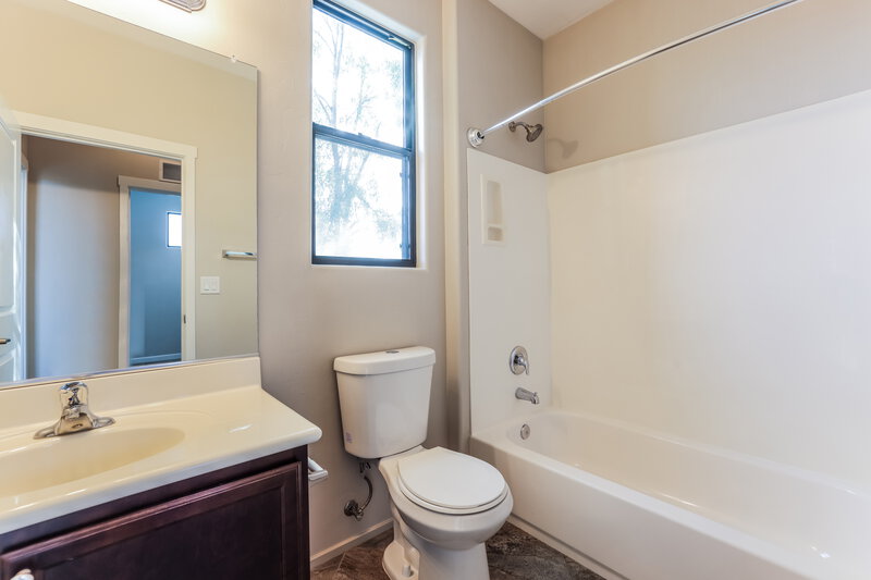 2,040/Mo, 8756 E Perry Park Cir Tucson, AZ 85730 Bathroom View