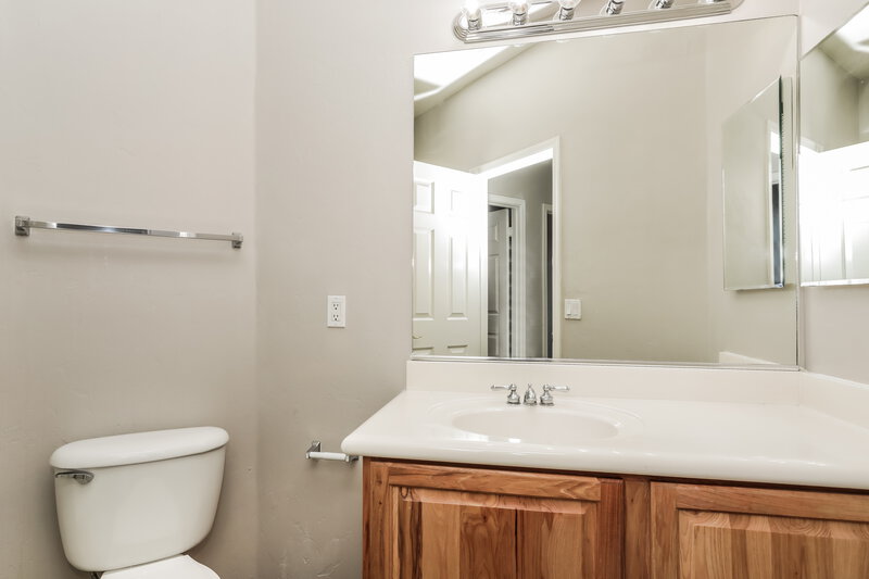 2,760/Mo, 68 W Camino Presidio Quemado Sahuarita, AZ 85629 Bathroom View