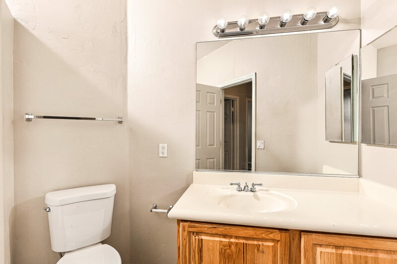 2,355/Mo, 68 W Camino Presidio Quemado Sahuarita, AZ 85629 Primary Bathroom View 3