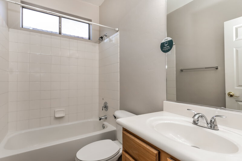 2,760/Mo, 68 W Camino Presidio Quemado Sahuarita, AZ 85629 Bathroom View 2