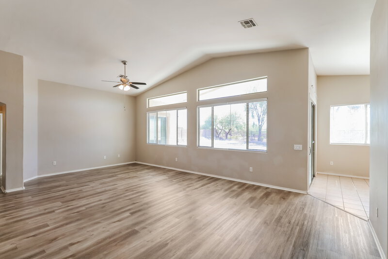 2,085/Mo, 12465 N Stone Ring Dr Marana, AZ 85653 Living Room View 2