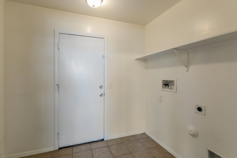 2,085/Mo, 12465 N Stone Ring Dr Marana, AZ 85653 Laundry Room View