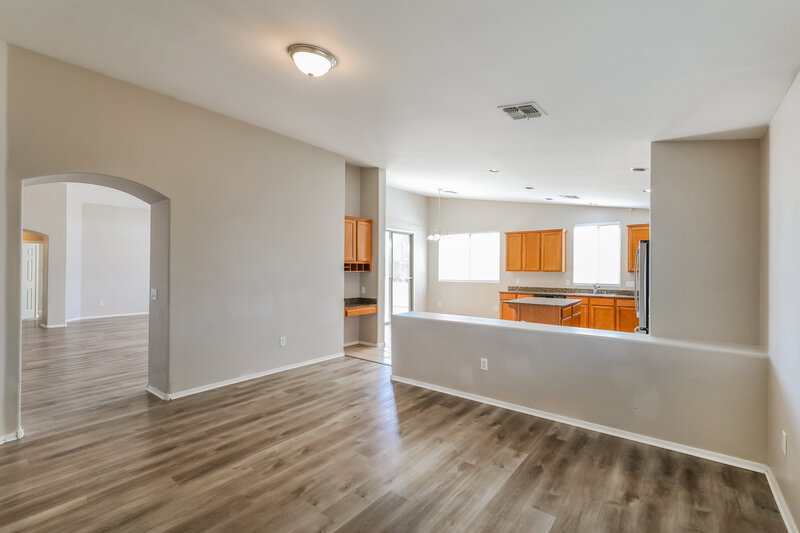 2,085/Mo, 12465 N Stone Ring Dr Marana, AZ 85653 Family Room View 2