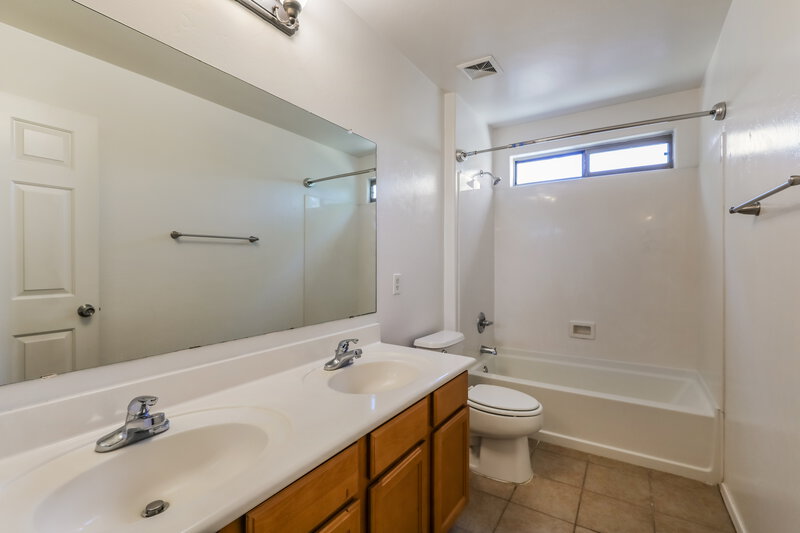 2,085/Mo, 12465 N Stone Ring Dr Marana, AZ 85653 Bathroom View