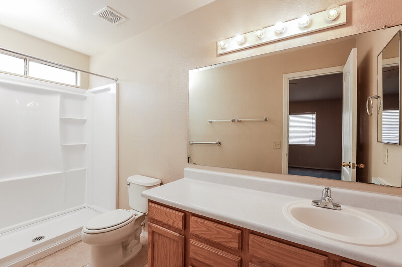 1,890/Mo, 4398 W Veranda St Tucson, AZ 85741 Bathroom View