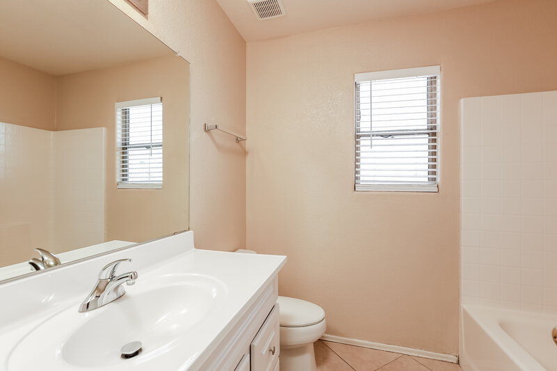 1,890/Mo, 4398 W Veranda St Tucson, AZ 85741 Bathroom View 2