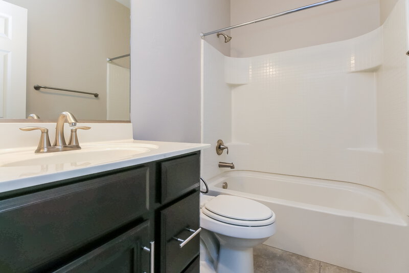 1,775/Mo, 1176 E Madera Grove Ln Sahuarita, AZ 85629 Bathroom View