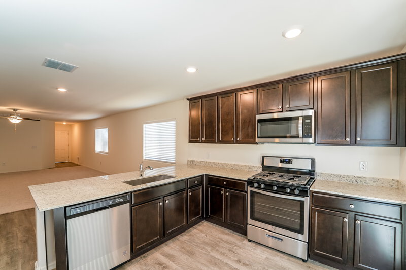 1,960/Mo, 12835 N Peony Dr Marana, AZ 85653 Kitchen View 2