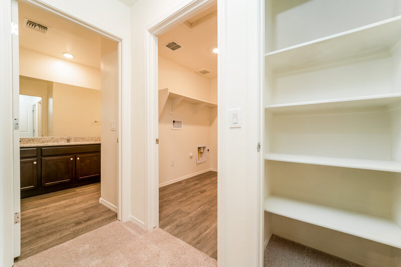1,960/Mo, 12835 N Peony Dr Marana, AZ 85653 Main Bathroom View