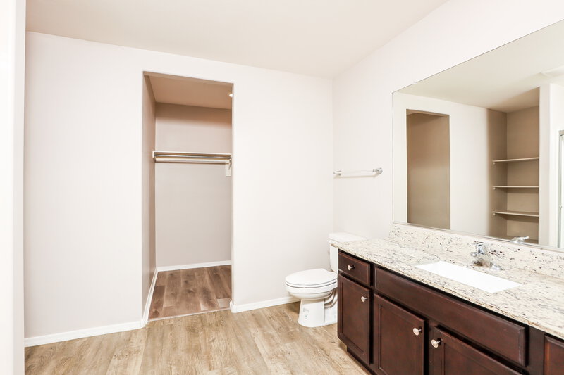 1,900/Mo, 12835 N Peony Dr Marana, AZ 85653 Main Bathroom View