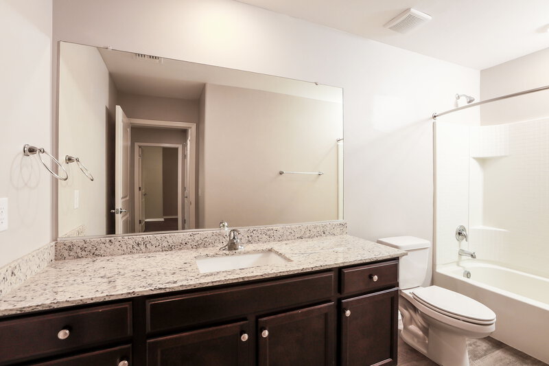 1,900/Mo, 12835 N Peony Dr Marana, AZ 85653 Bathroom View