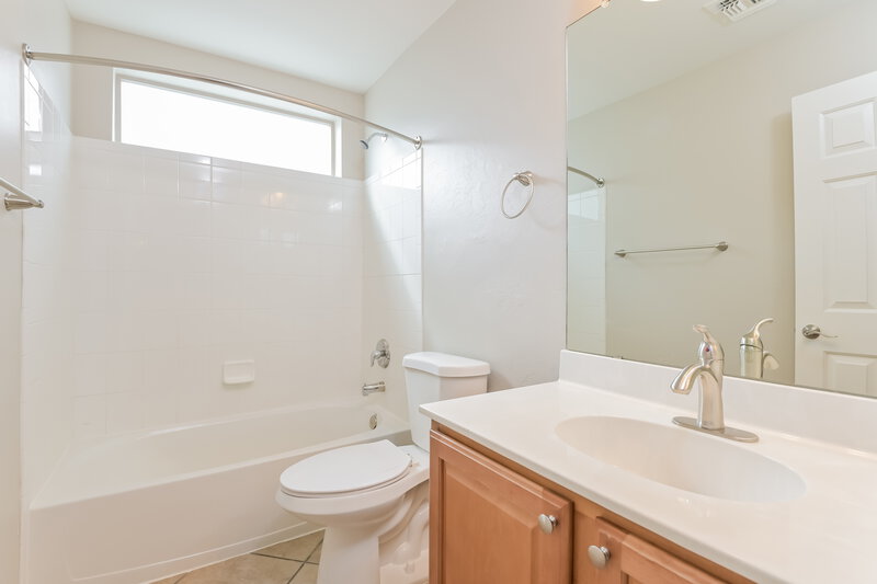 2,070/Mo, 126 E Calle del Rondador Sahuarita, AZ 85629 Bathroom View