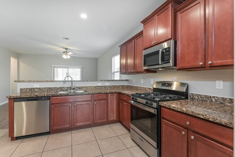 1,860/Mo, 6668 S May Fly Dr Tucson, AZ 85757 Kitchen View 2