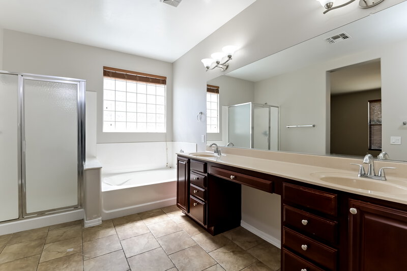 2,160/Mo, 6797 S Twinberry Dr Tucson, AZ 85756 Main Bathroom View
