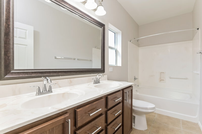 2,080/Mo, 2073 S Hidden Pasture Ln Tucson, AZ 85748 Main Bathroom View
