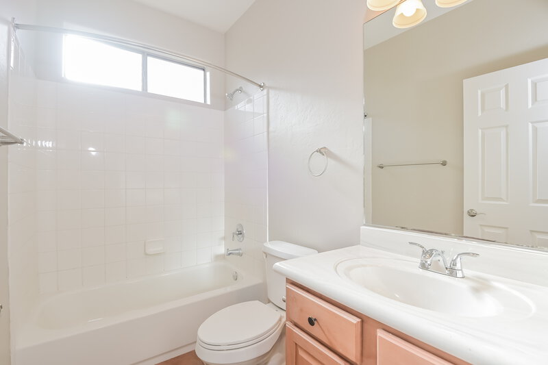 2,270/Mo, 113 W Camino Rio Cebolla Sahuarita, AZ 85629 Bathroom View