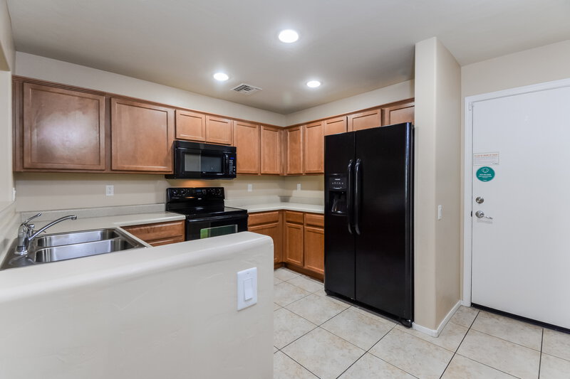 1,820/Mo, 10992 E Gray Mare Trl Tucson, AZ 85747 Kitchen View 2