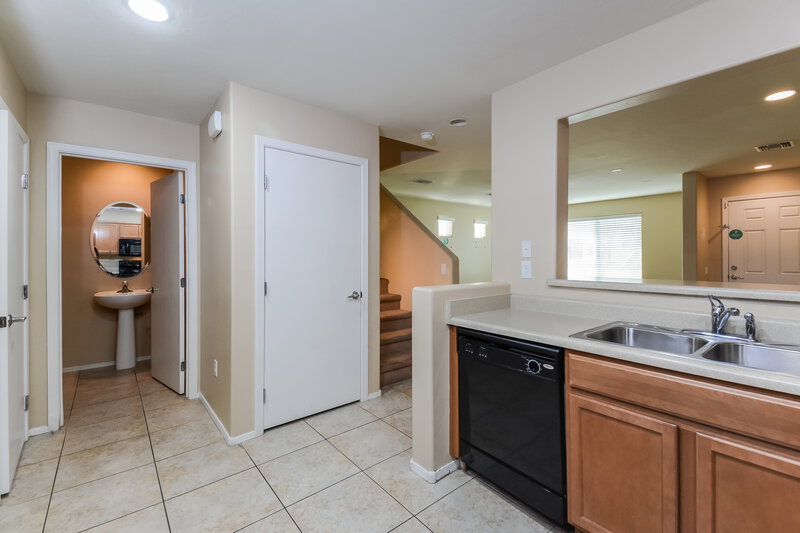 1,820/Mo, 10992 E Gray Mare Trl Tucson, AZ 85747 Kitchen View 3