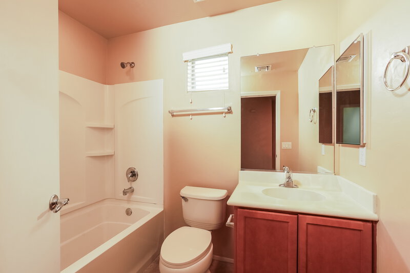 1,890/Mo, 10992 E Gray Mare Trl Tucson, AZ 85747 Main Bathroom View 2