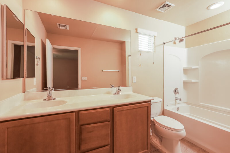 1,890/Mo, 10992 E Gray Mare Trl Tucson, AZ 85747 Bathroom View 2