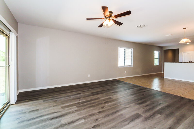 2,520/Mo, 8231 W Razorbill Dr Tucson, AZ 85757 Living Room View 2