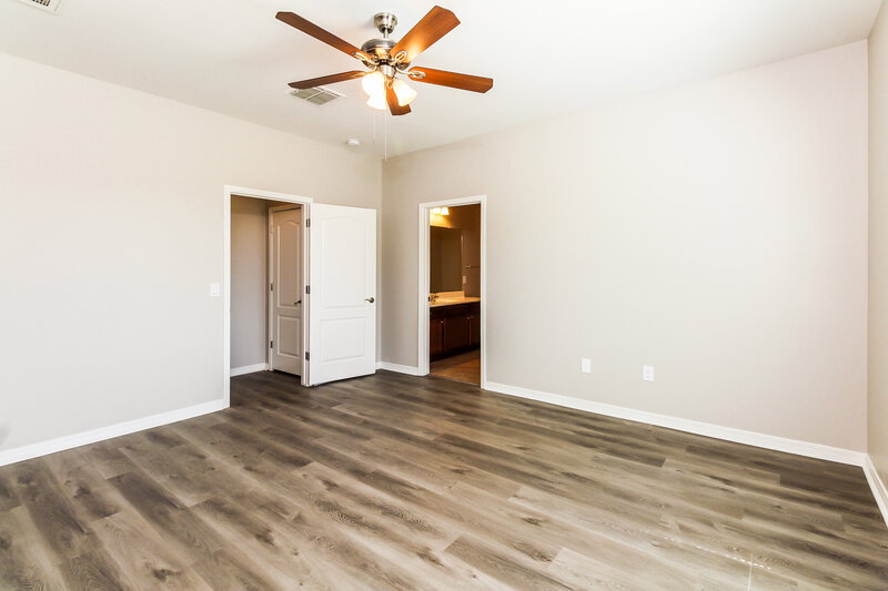 2,520/Mo, 8231 W Razorbill Dr Tucson, AZ 85757 Main Bedroom View 2