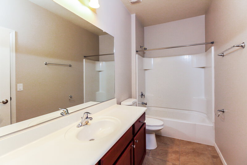 2,520/Mo, 8231 W Razorbill Dr Tucson, AZ 85757 Bathroom View