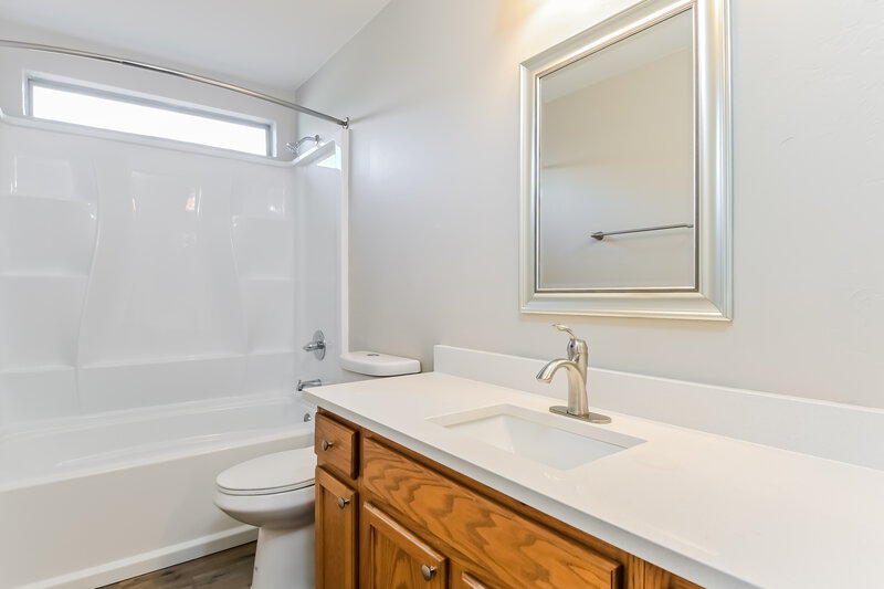 1,765/Mo, 388 E Camino Limon Verde Sahuarita, AZ 85629 Bathroom View