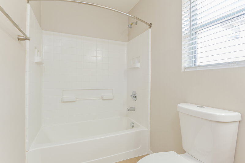 1,720/Mo, 612 W Paseo Celestial Sahuarita, AZ 85629 Bathroom View