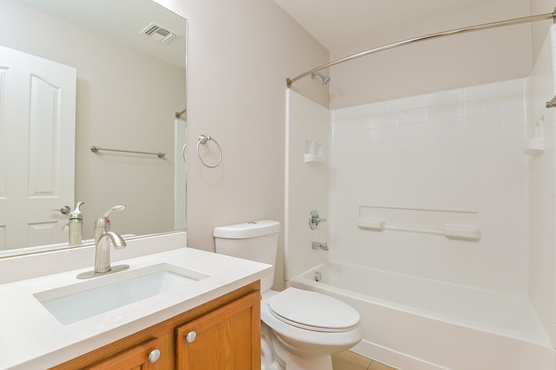 1,720/Mo, 612 W Paseo Celestial Sahuarita, AZ 85629 Bathroom View 2