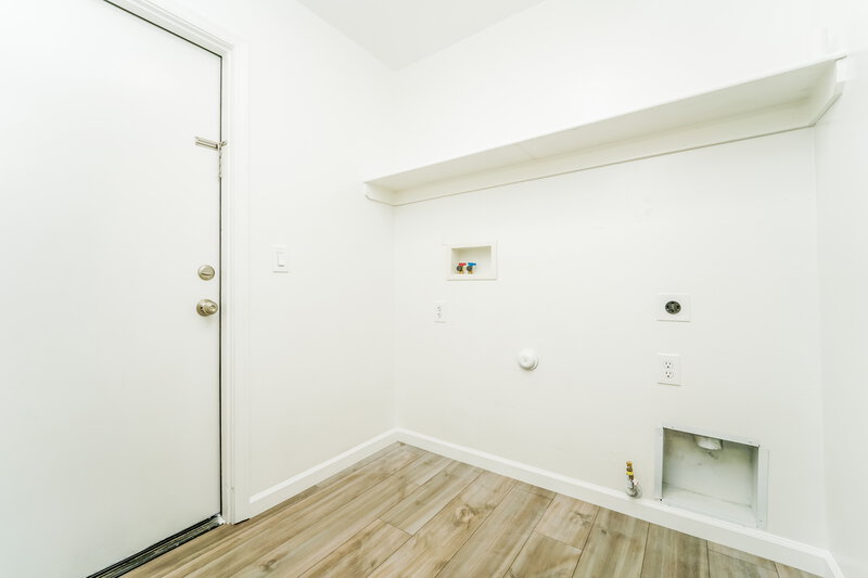 1,870/Mo, 12782 E Hannah Trl Vail, AZ 85641 Laundry Room View