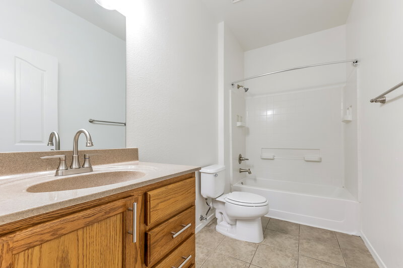 1,830/Mo, 4961 W Calle Don Alfonso Tucson, AZ 85757 Bathroom View